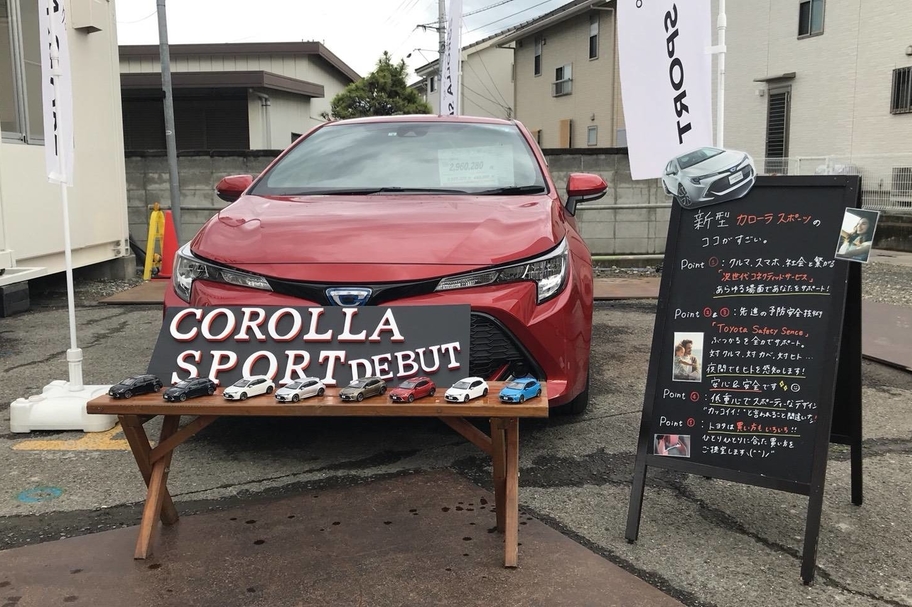 カローラスポーツ昭和店1