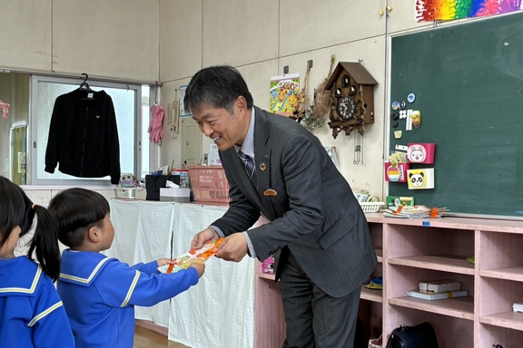 幼児用交通安全教材　贈呈