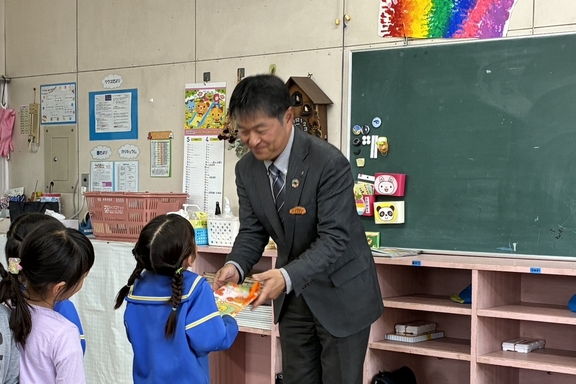 幼児用交通安全教材　贈呈