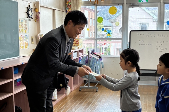 幼児用交通安全教材　贈呈